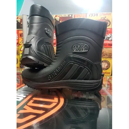 Bota PVC 100% Impermeável.