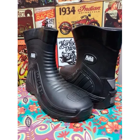 Bota PVC 100% Impermeável.